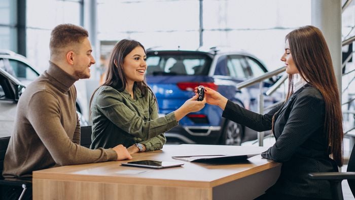 O que é a venda direta de um carro zero quilômetro?