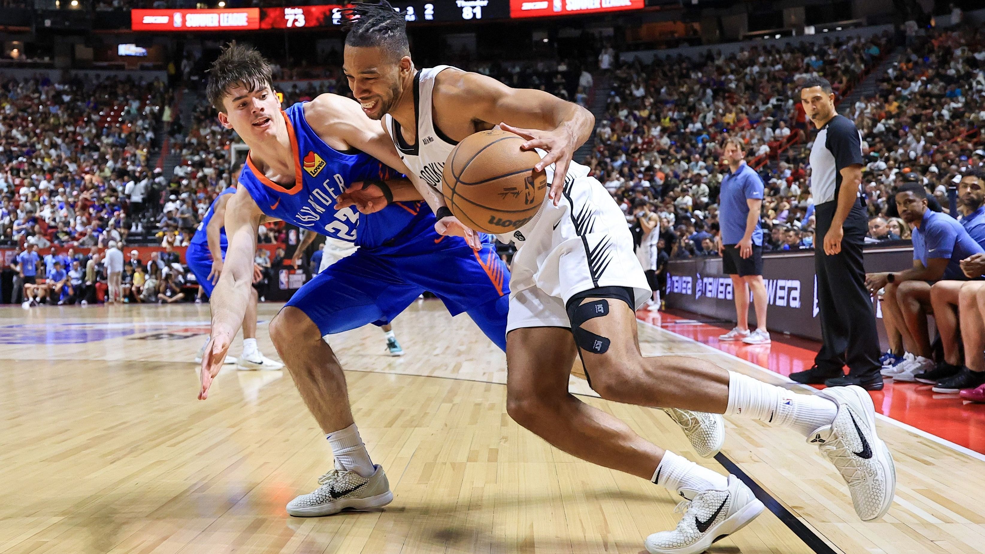 NBA: pivô do Miami Heat discute e acerta soco em ex-companheiro