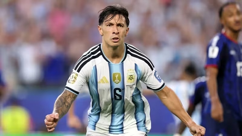 Scaloni diz que Messi será o melhor enquanto quiser jogar: “É uma máquina”