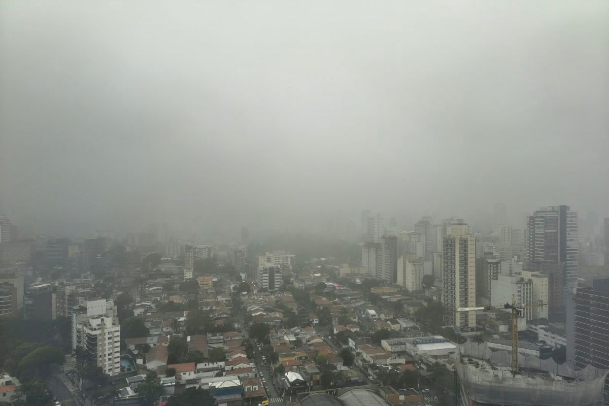 Dia vira noite e cidade de SP entra em estado de atenção para alagamentos