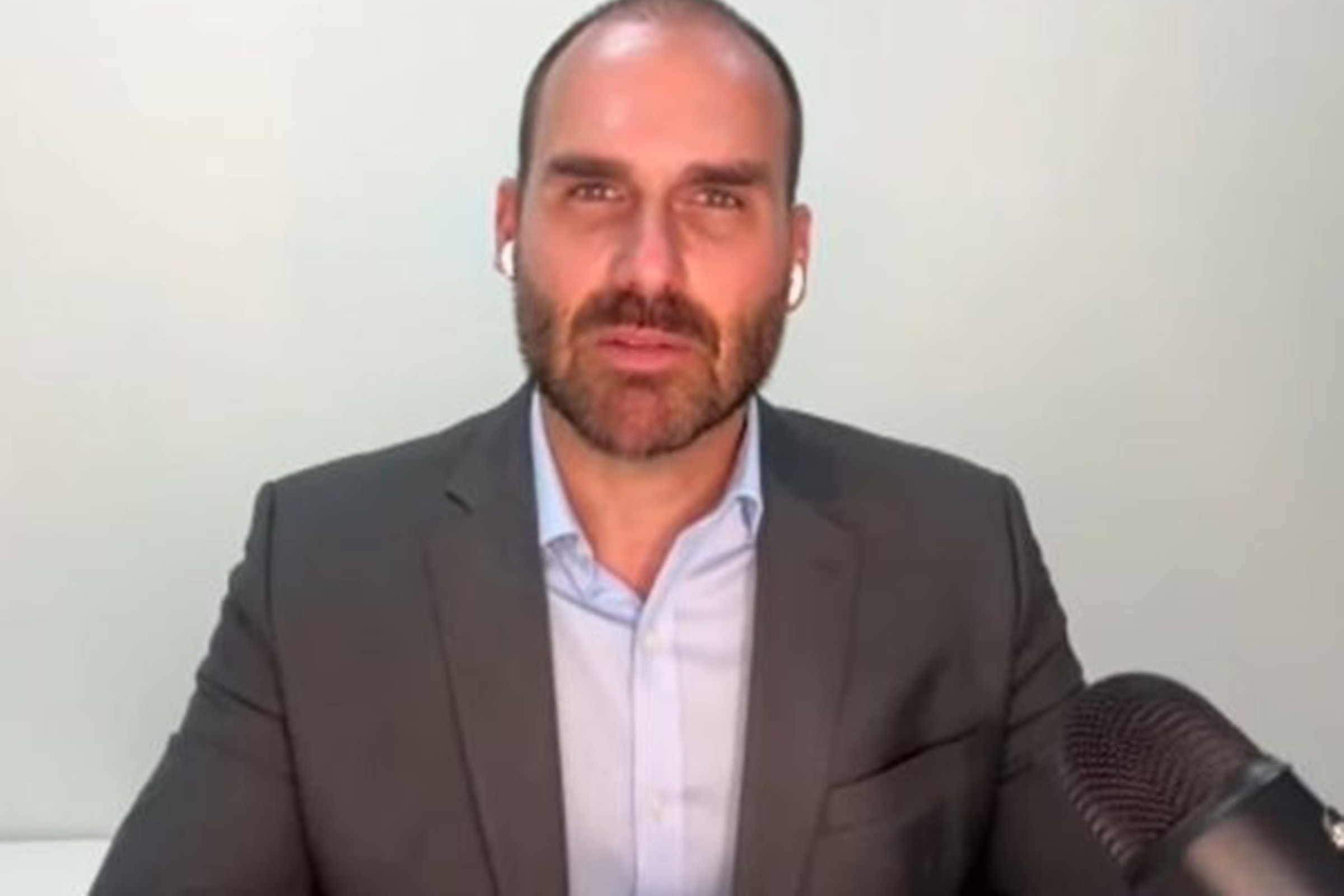 STF julga Eduardo Bolsonaro em acusação de coação à Justiça