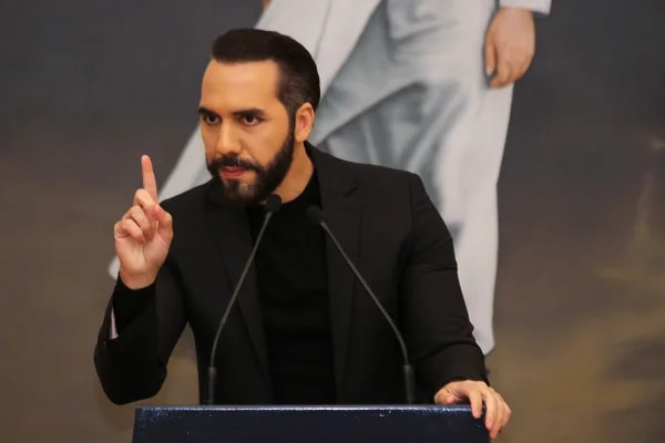 El Salvador: Bukele lança candidatura após mudar lei sobre reeleição