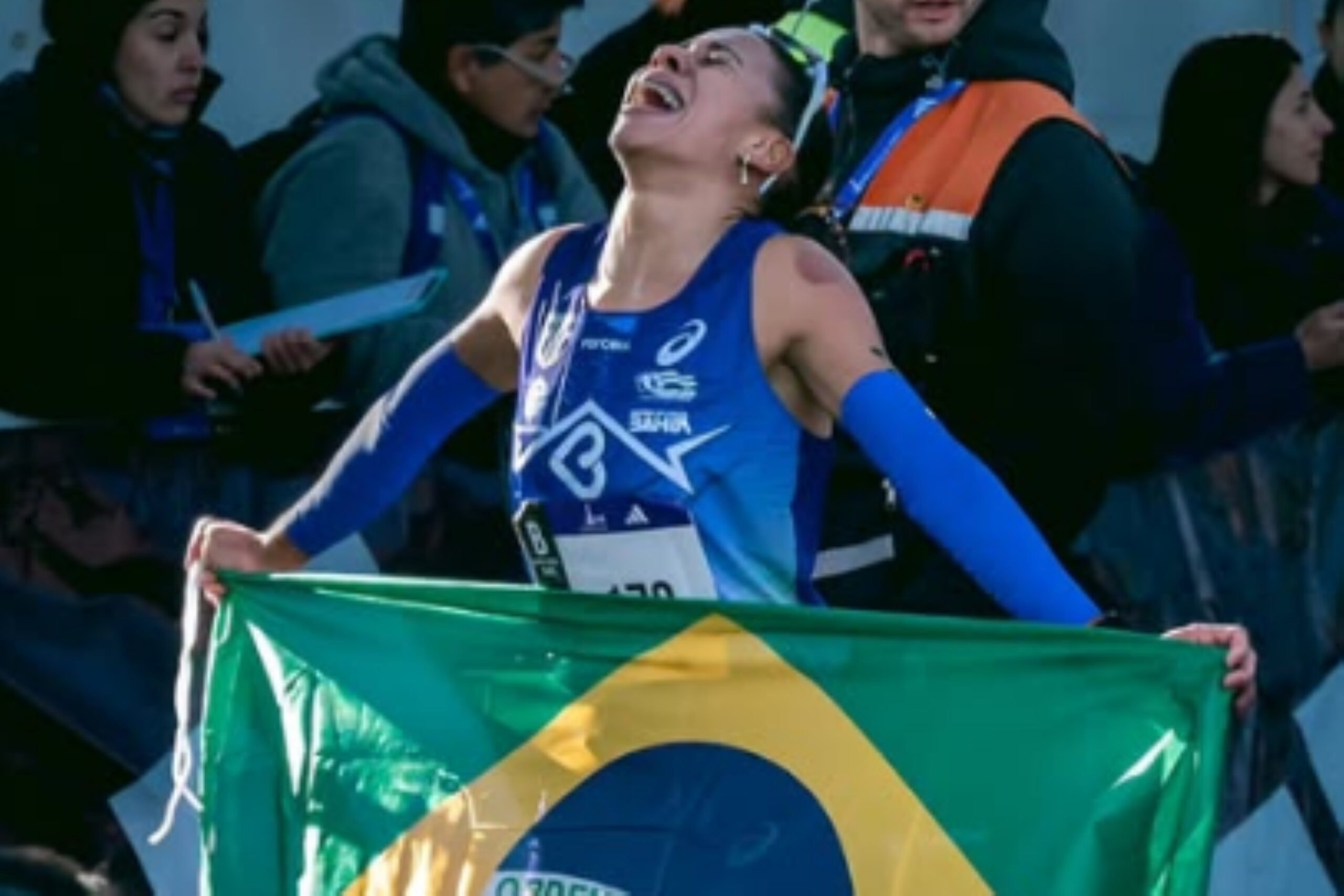 Núbia Oliveira bate recorde brasileiro de 35 anos em meia maratona
