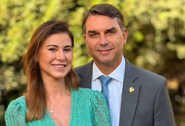 Esposa de Flávio cria canal para mulheres nas redes e apresenta vice da chapa