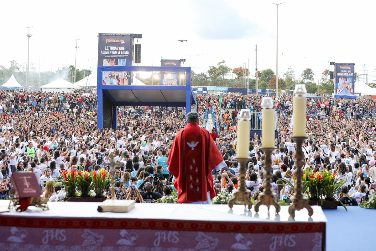 Missa marca encerramento da celebração de Pentecostes no Taguaparque