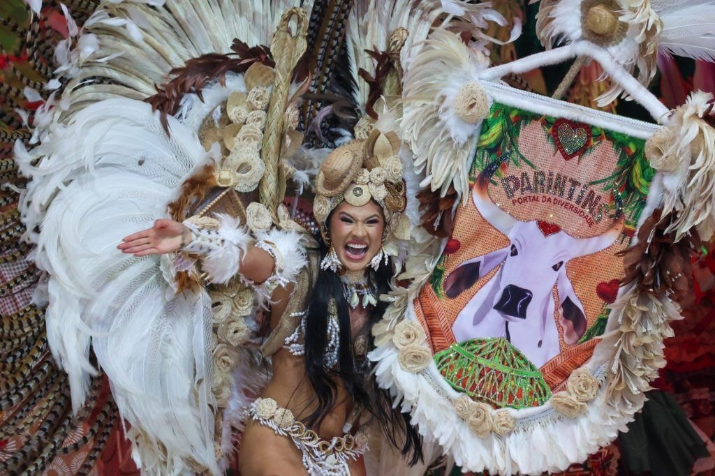 Isabelle e Marciele disputam vitória no Festival de Parintins; veja fotos