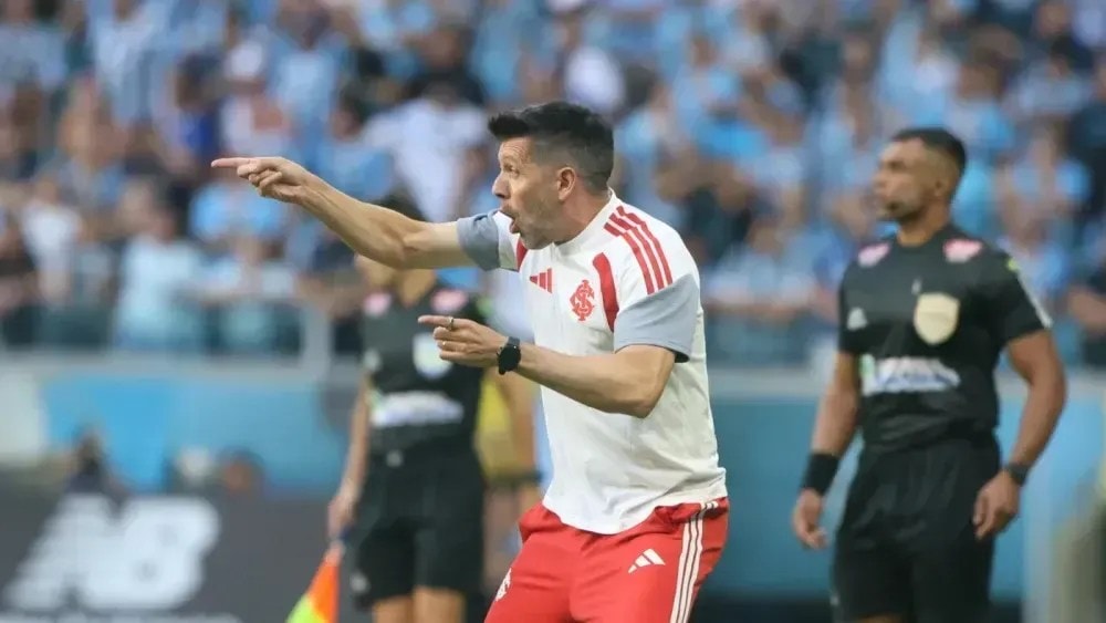 Valsa, aviãozinho e mais: Grêmio emenda provocações ao Inter após vitória