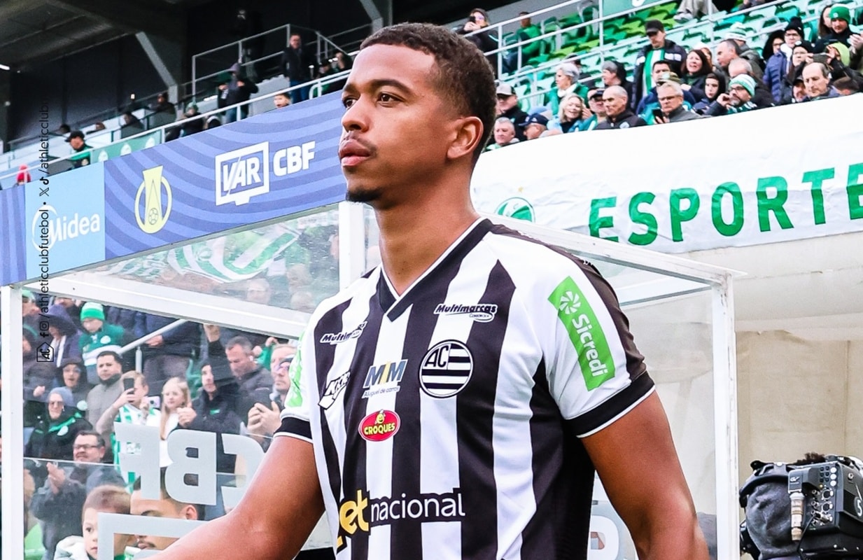 Carlinhos, emprestado ao Athletic, tem grave lesão após pancada na cabeça