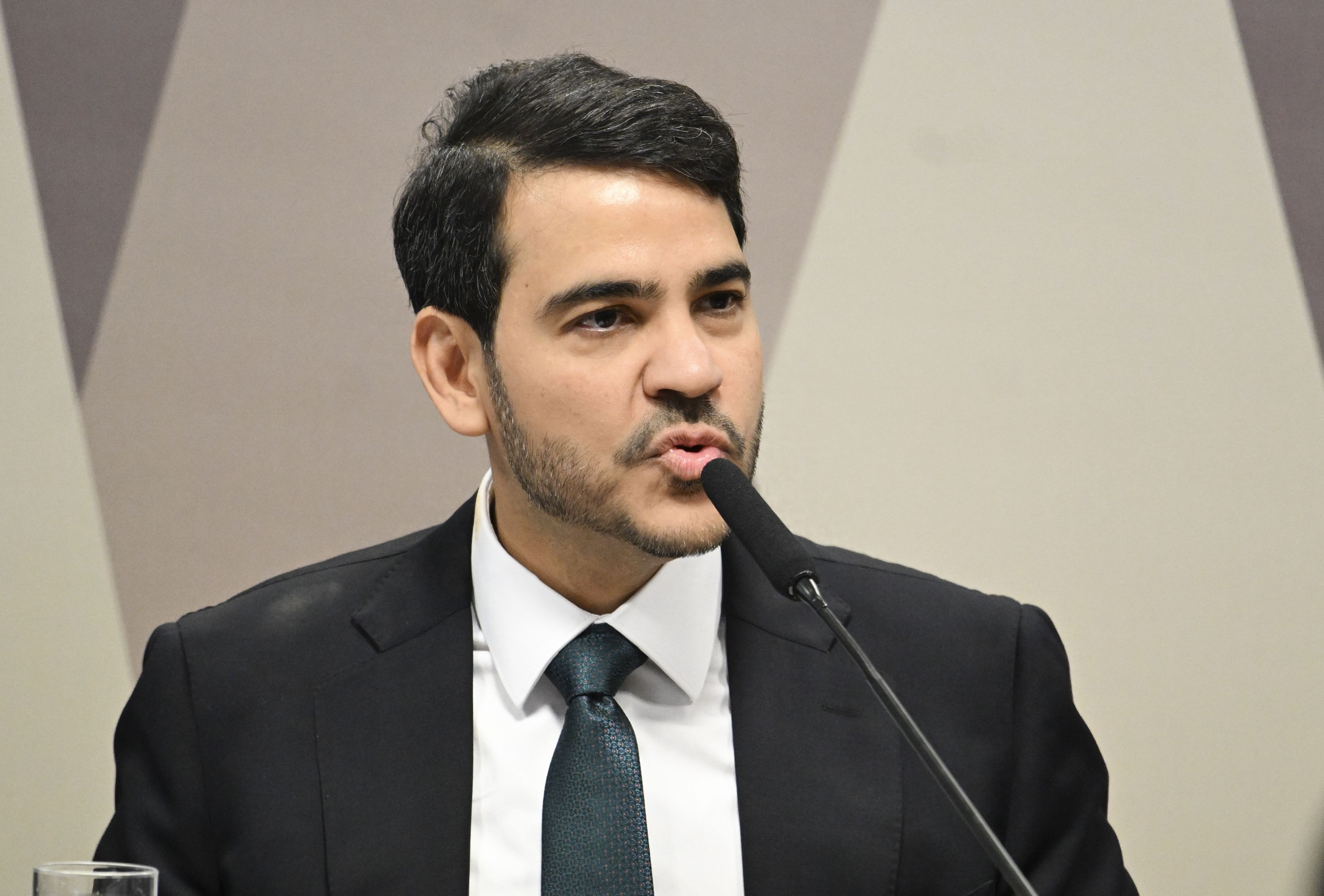O Grande Debate: Lulinha ou Dark Horse, qual caso pesará mais nas eleições?