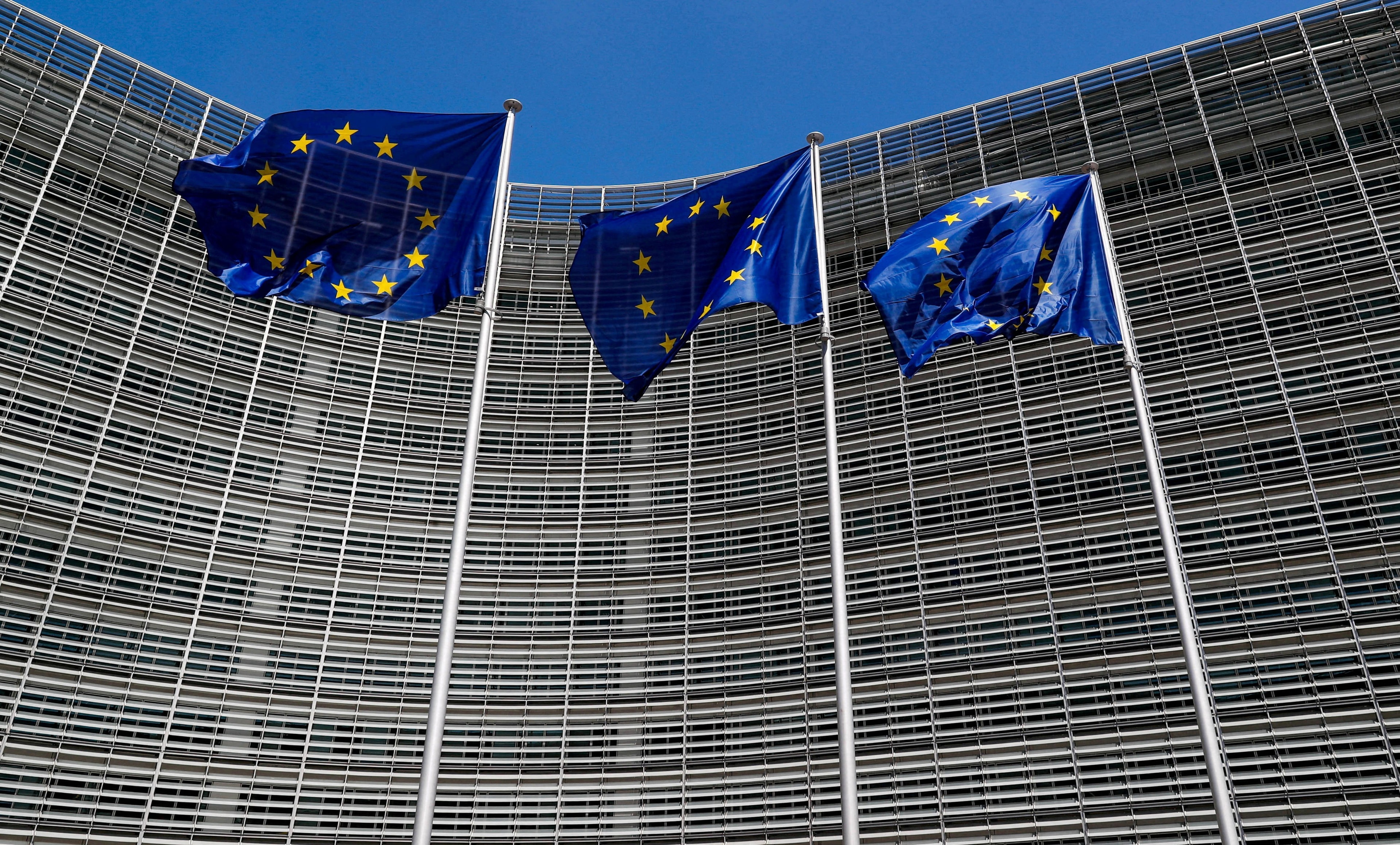 Governos da UE adotam legislação para remover taxa sobre produtos dos EUA