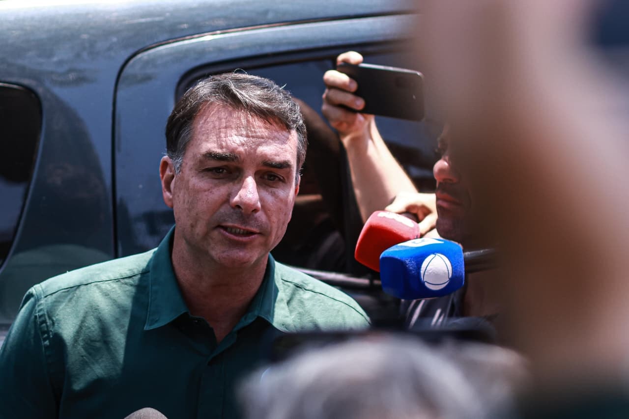 Flávio é aconselhado a falar mais sobre Moraes e Lulinha