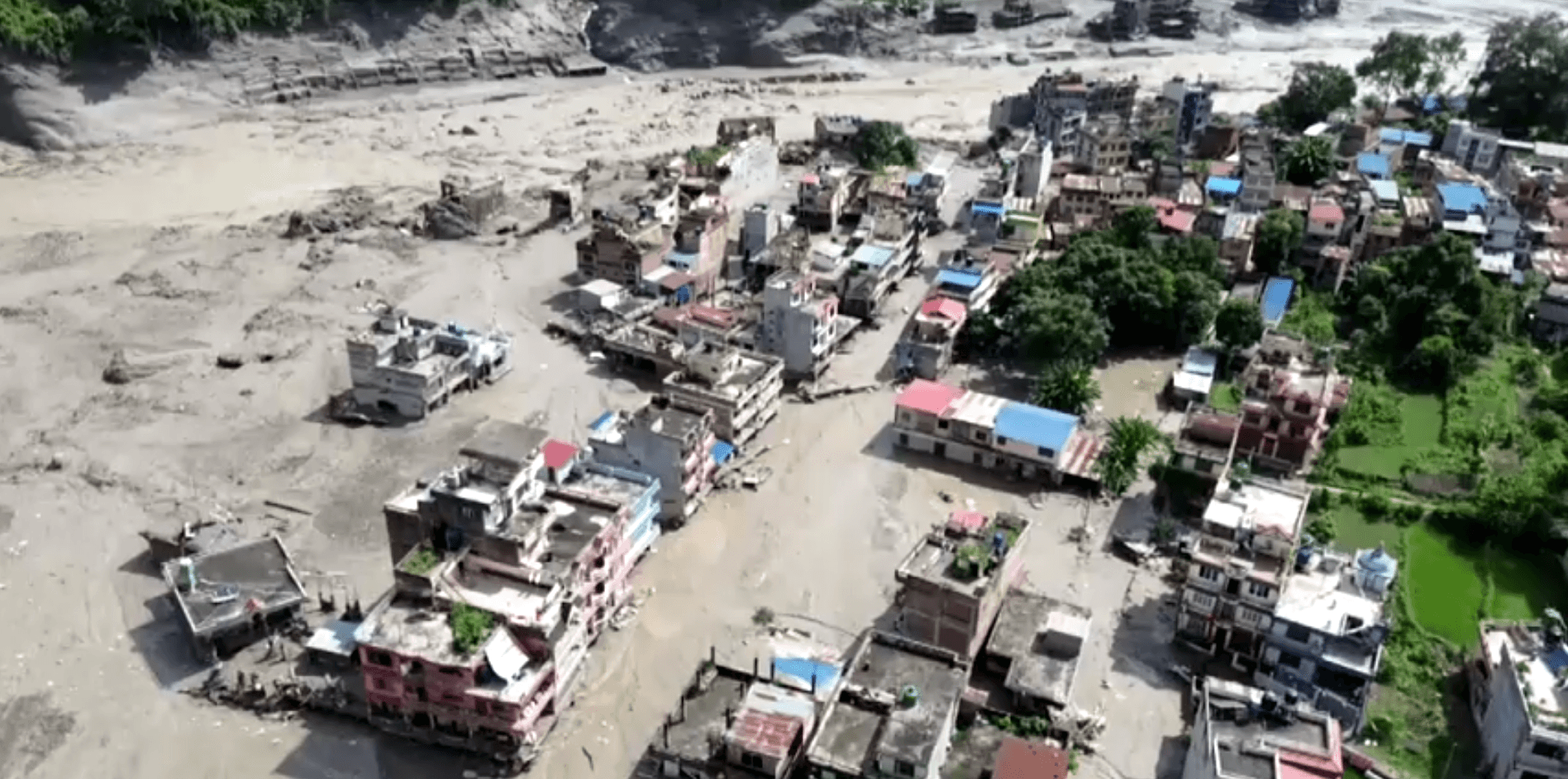 Enchentes extremas atingem áreas comerciais e pontos turísticos no Nepal