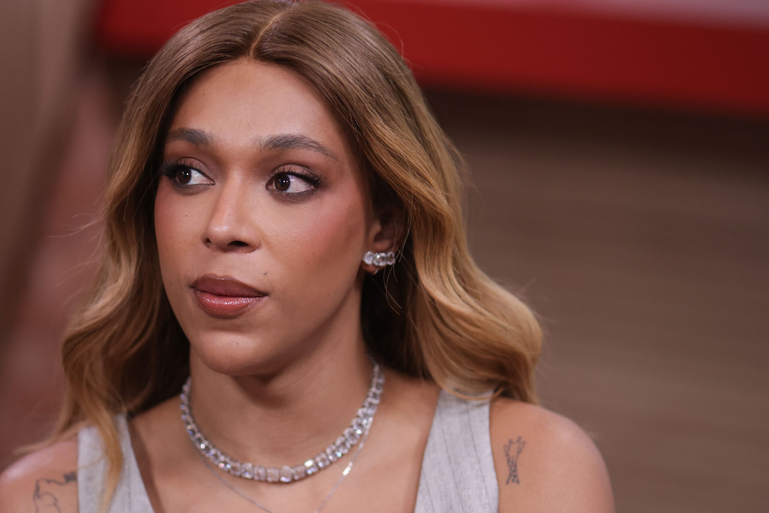 Juiz arquiva ação contra Erika Hilton por chamar mulheres de “imbeCIS”