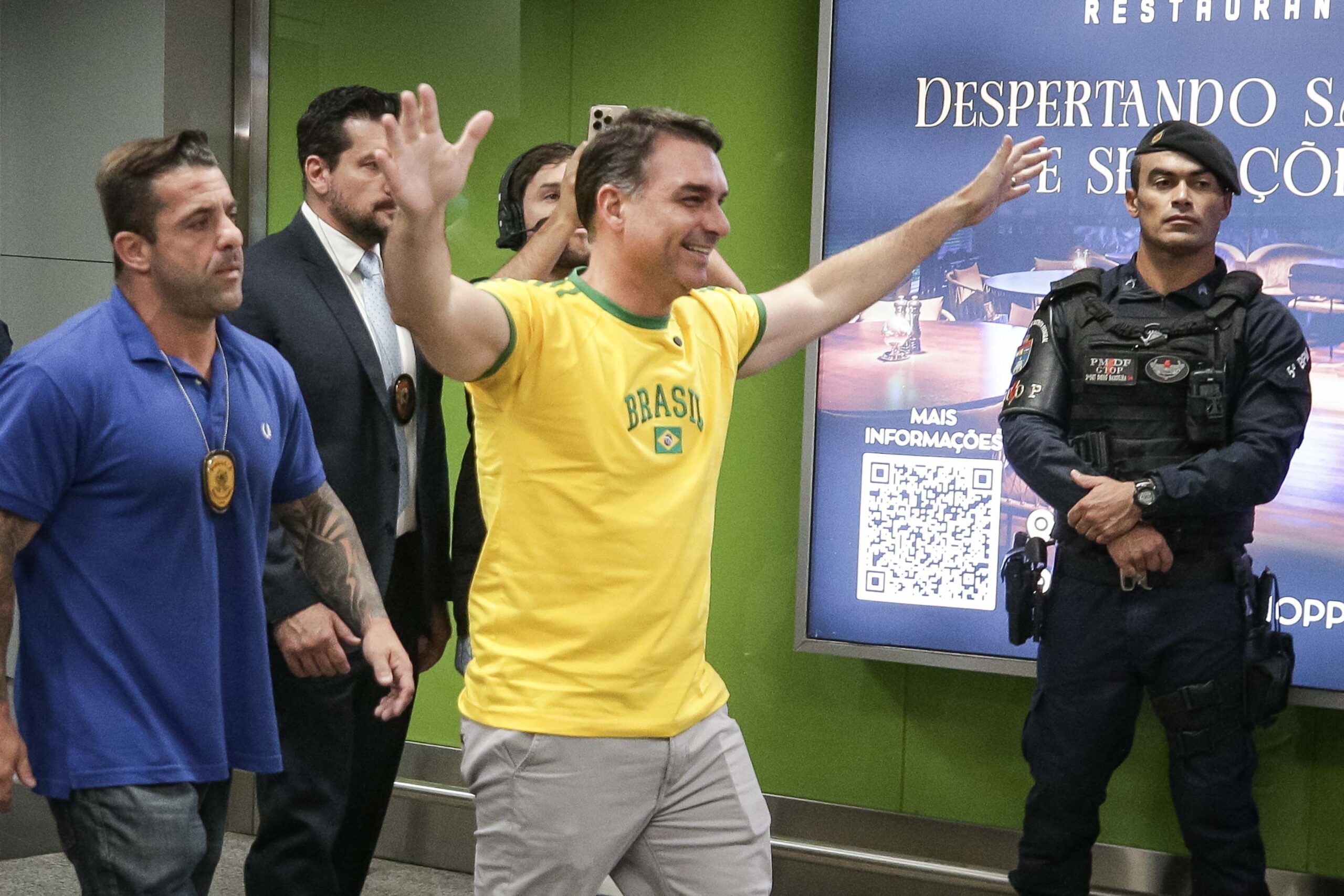 O clã Bolsonaro não aguenta dez minutos de perguntas de verdade hoje