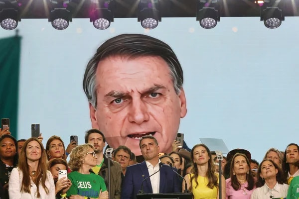 Resposta de Bolsonaro sobre IA cria dilema para campanha de Flávio