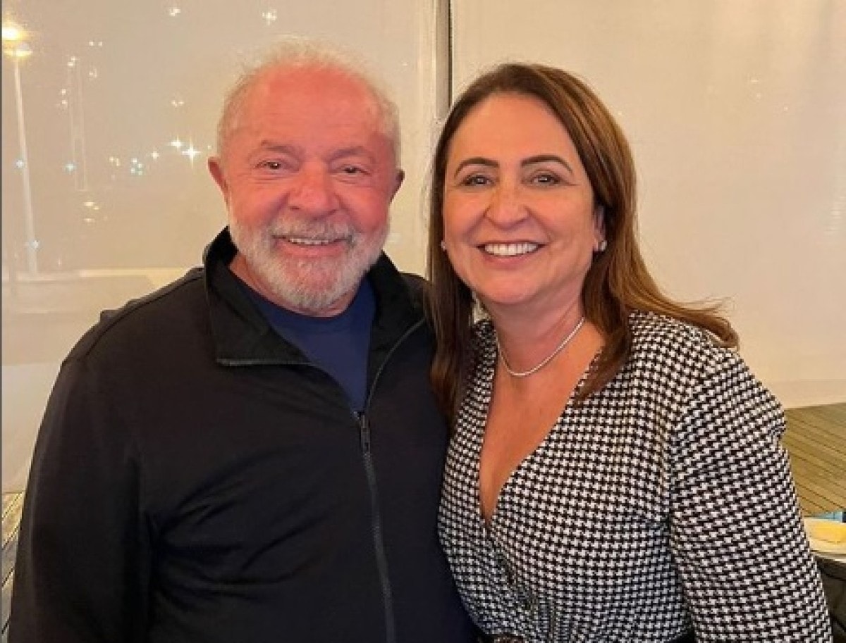 Kátia Abreu se filiou ao PT disposta a “sacrifício” por Lula