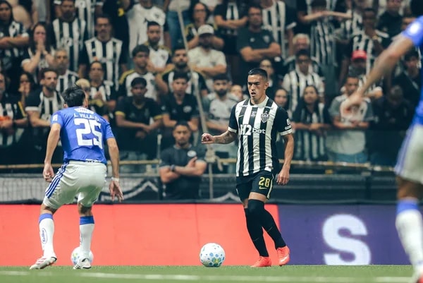 Atlético-MG vence Cruzeiro de virada e vai à semifinal da Copa do Brasil