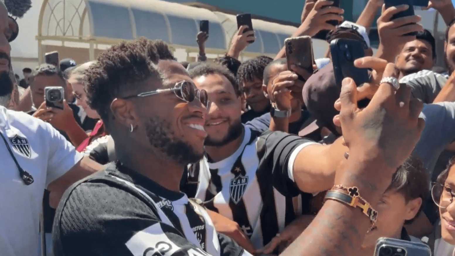 Zagueiro do Atlético-MG move ação contra o São Paulo por negligência médica