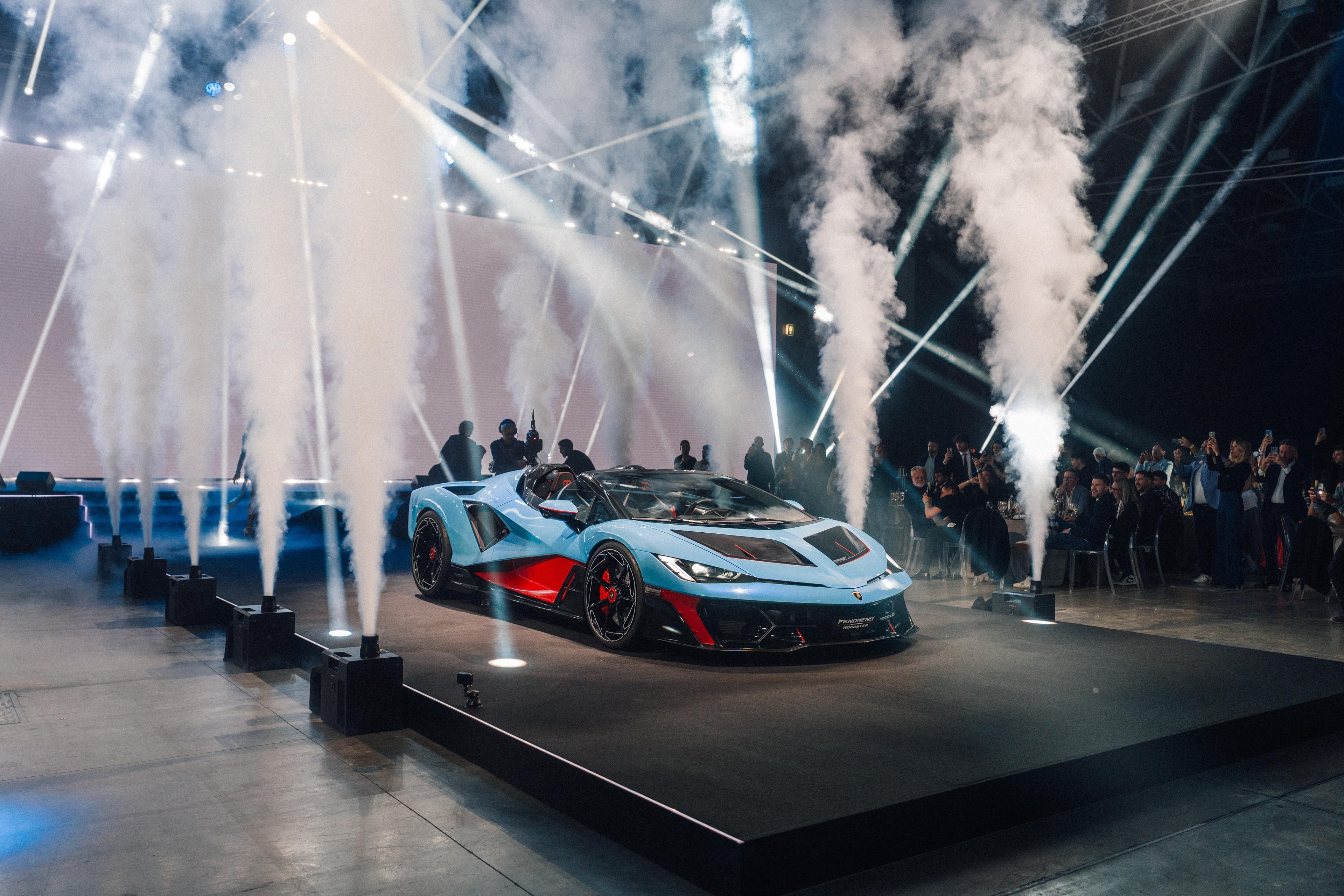 Lamborghini Revuelto SV aparece camuflada e quebra recorde em Hockenheim