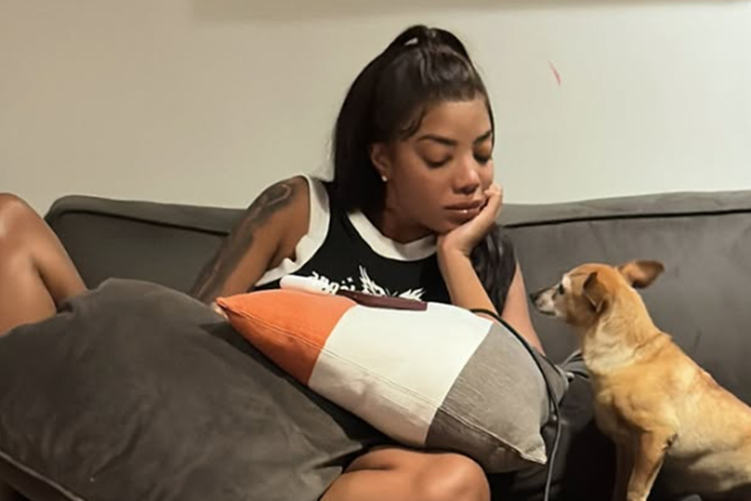 Ludmilla lamenta morte da cachorra Manu, com quem viveu por 18 anos