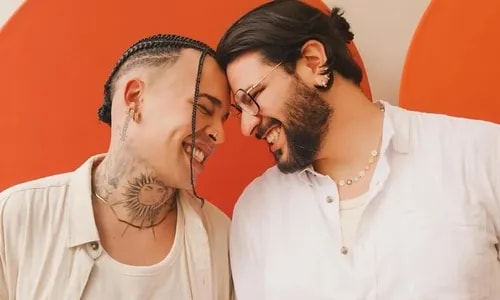 Gloria Groove revela relação aberta com marido e expõe: 'Decisão dele'