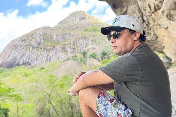 Cantor Neto Araújo é velado em cerimônia aberta ao público, no RN