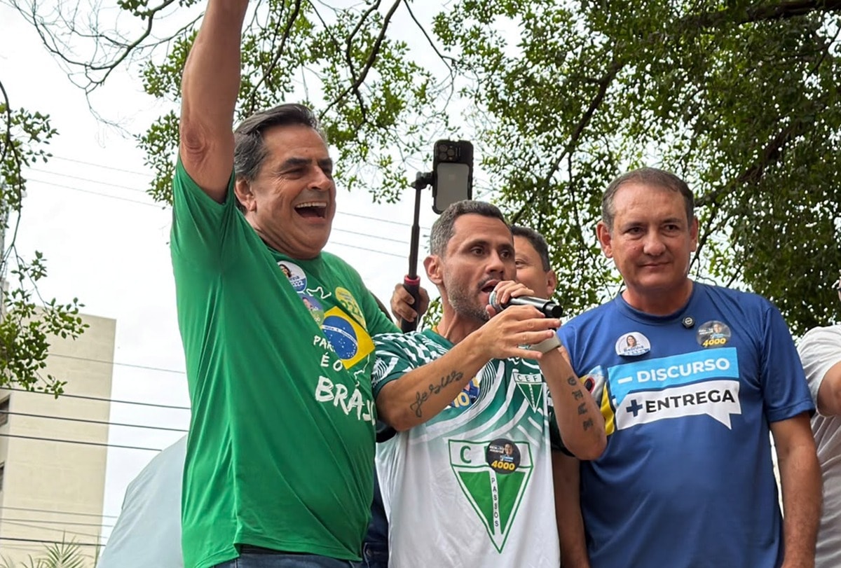 MG: Sávio pede voto útil em Cleitinho antes de subir no palanque com Roscoe