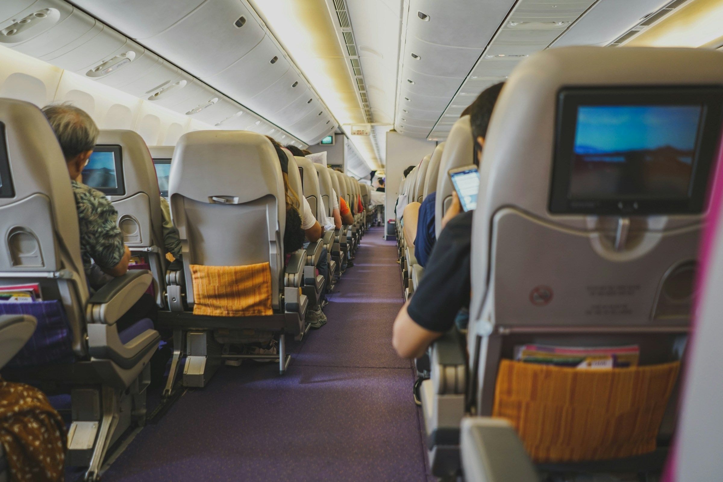 Passageiro urina em avião, fica impedido de viajar e é multado em R$ 17 mil