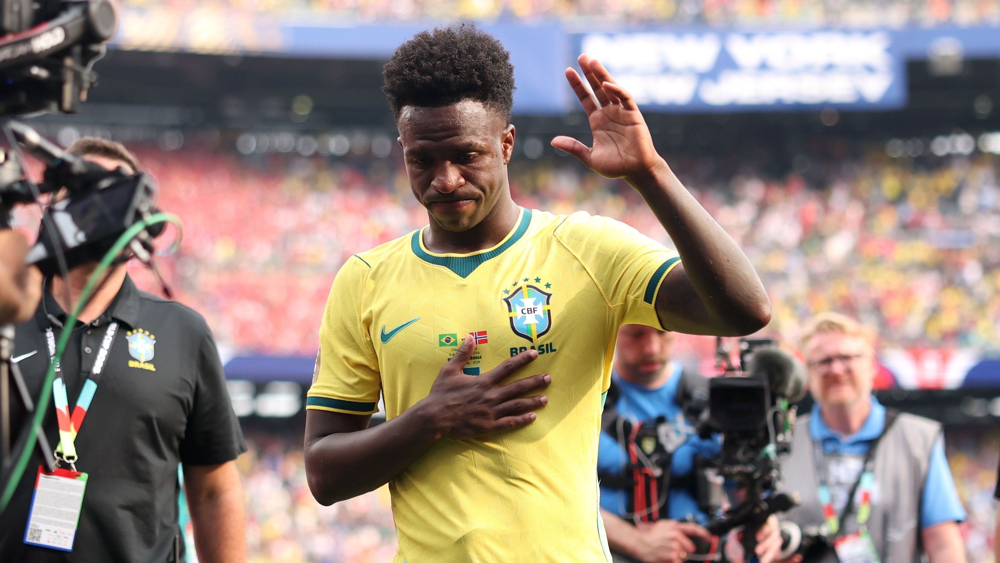 Pentacampeão critica falta de garra da Seleção e revela torcida por Messi