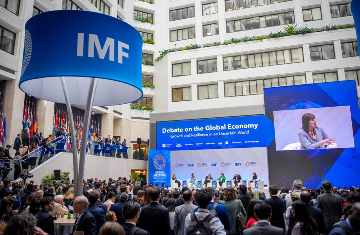 FMI eleva projeção para PIB do Brasil, mas vê crescimento global menor