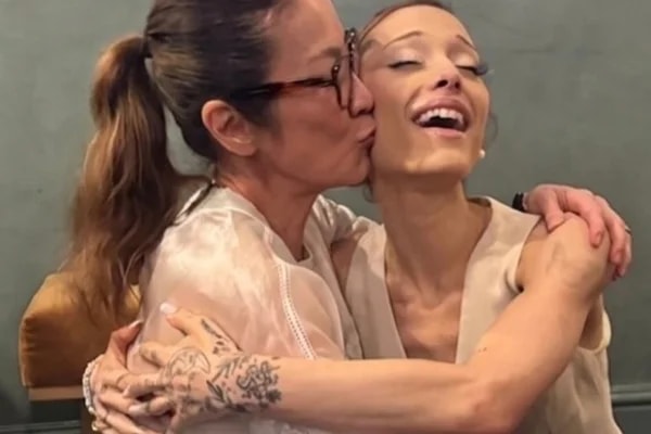 Internautas criticam magreza de Ariana Grande em nova foto; veja