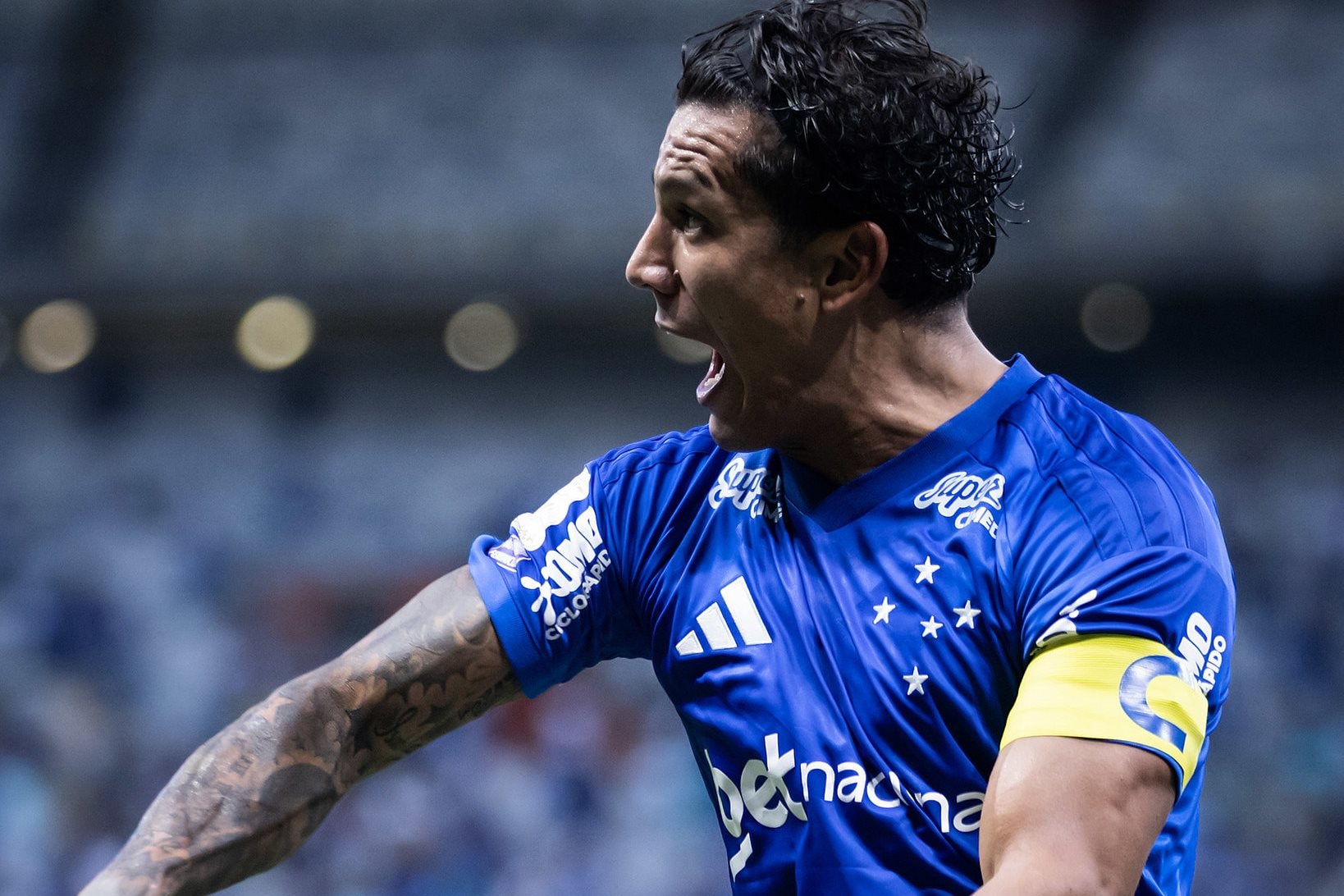 Cruzeiro derrota Athletico-PR e volta a vencer no Campeonato Brasileiro