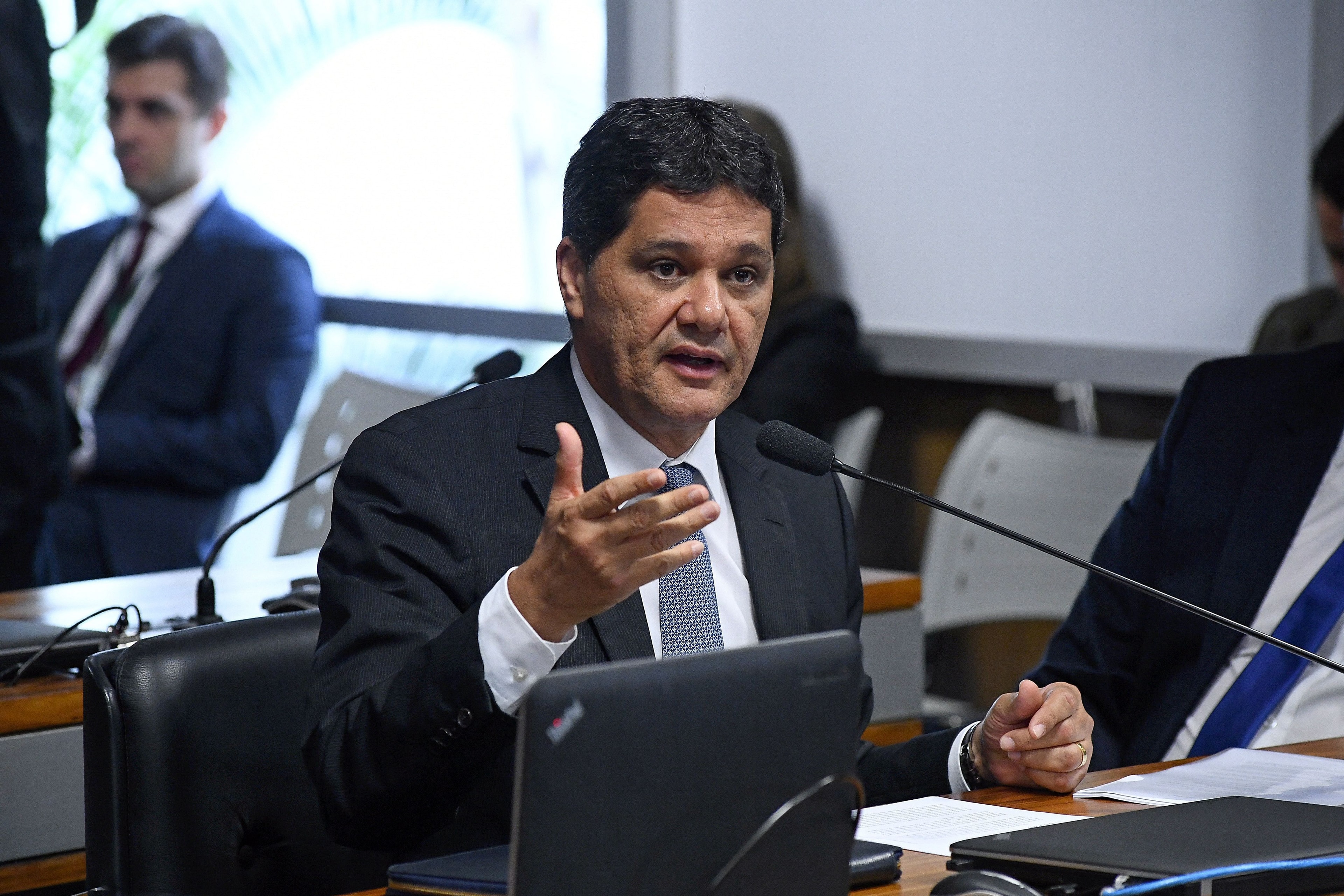 Real Time: Casagrande lidera Senado no ES; 2ª vaga está indefinida
