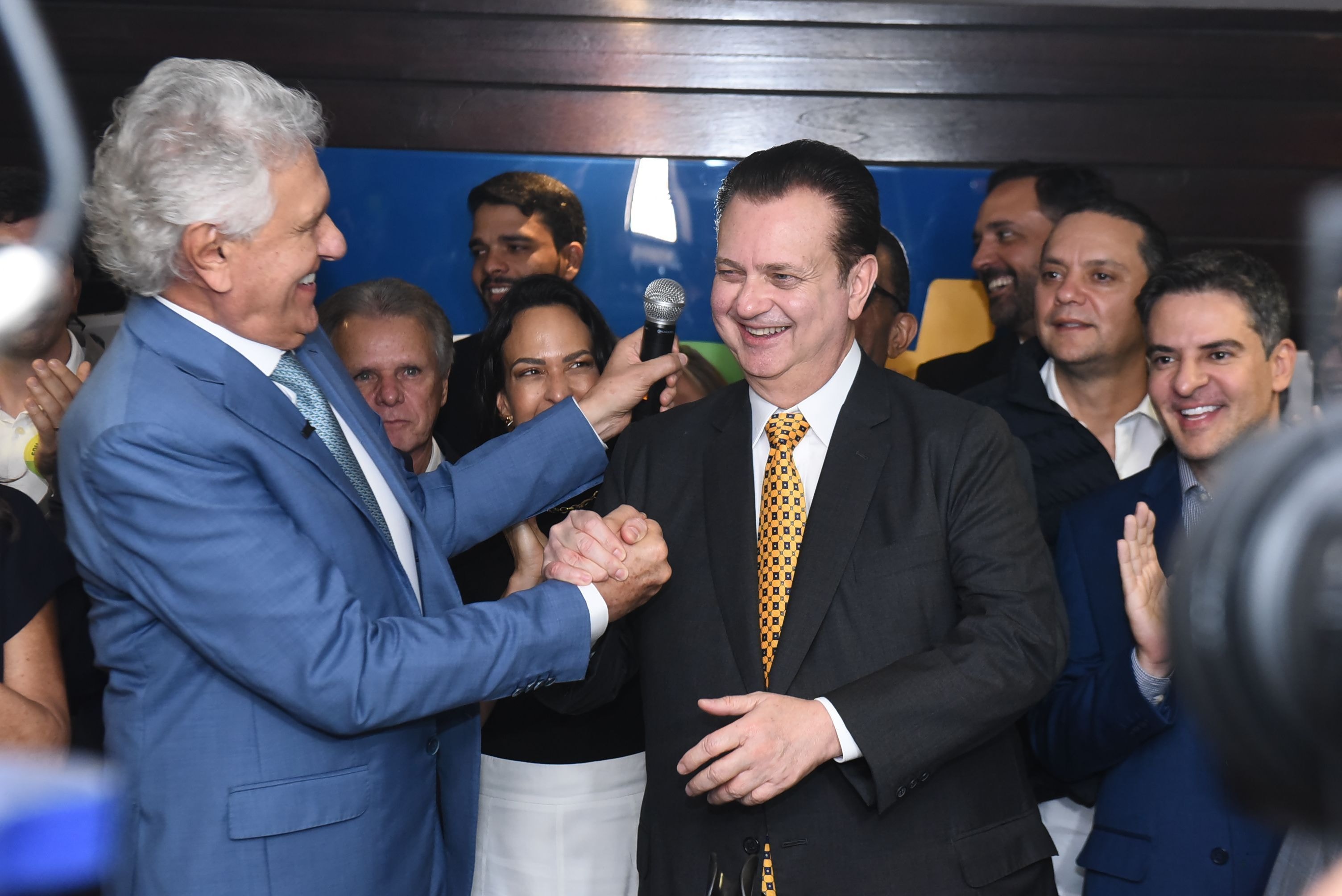 ACM Neto evita unificar palanque presidencial e declara apoio a Caiado