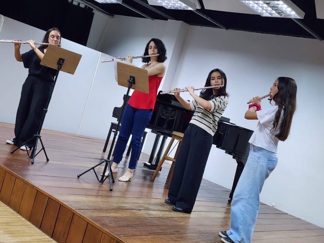 Programa ‘Musicando’ celebra 15 anos com concerto flutuante no Encontro das Águas, em Manaus