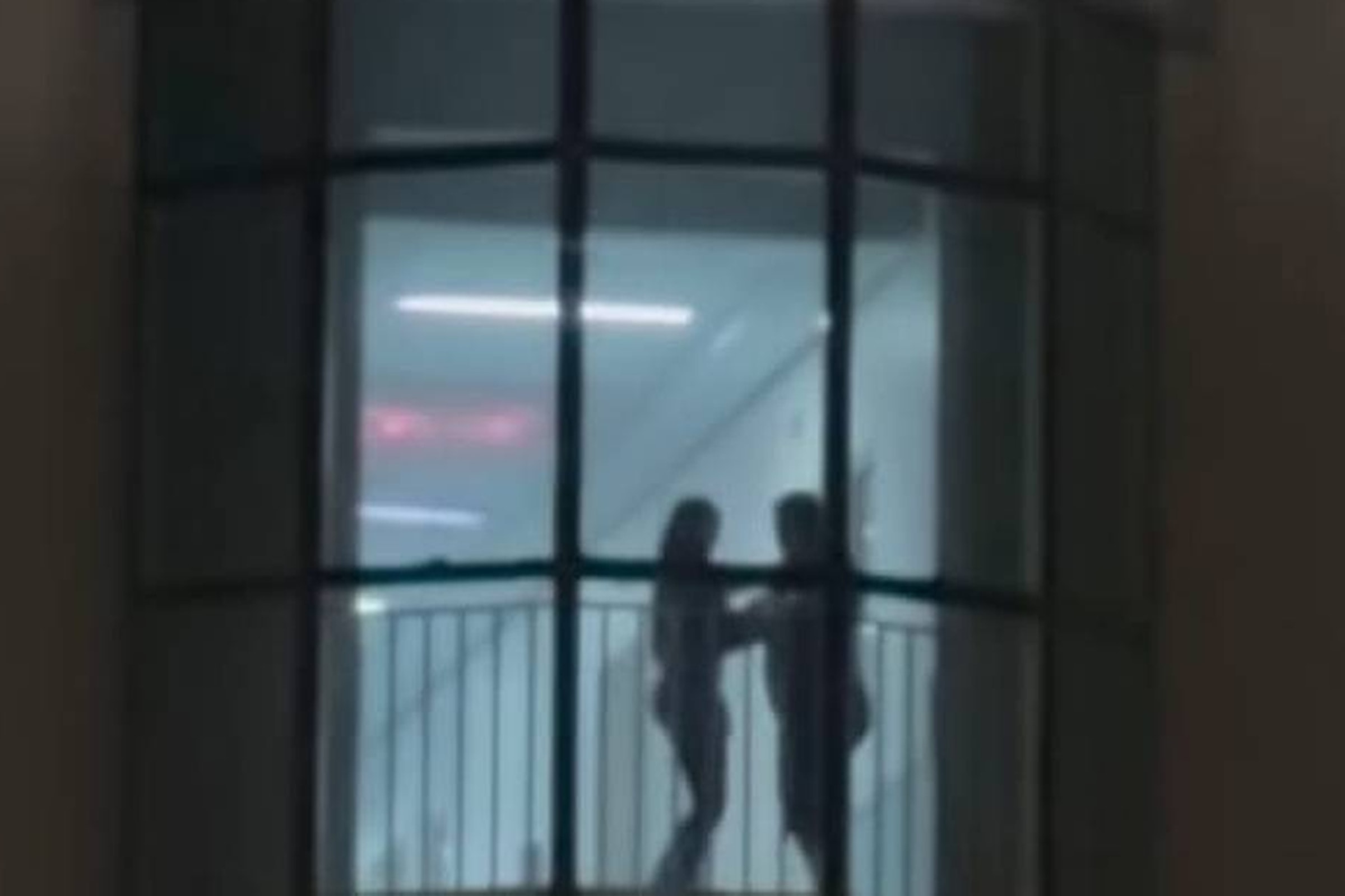 Mãe e filha viralizam ao dançarem juntas durante internação em hospital