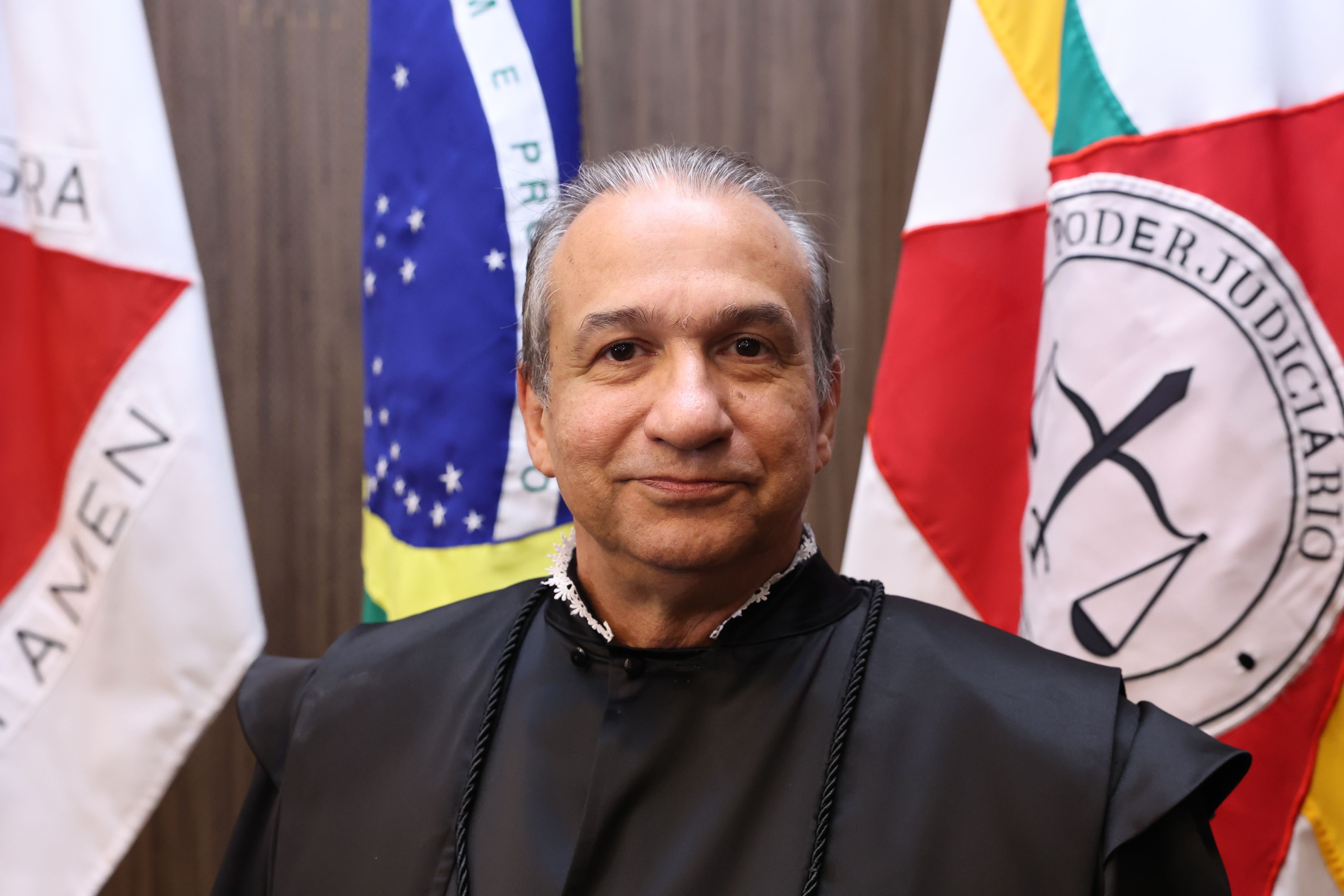 Desembargador afastado por abuso sexual recebeu mais de R$ 120 mil em março