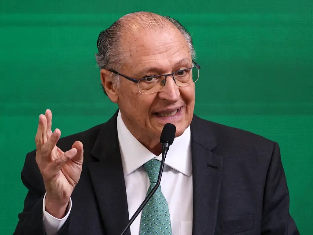Alckmin defende expansão para melhorar PIB e que BC deveria acelerar corte de juros