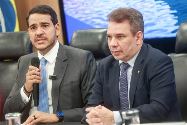 Messias reúne chefe da PF e ministro da Justiça em almoço de pacificação