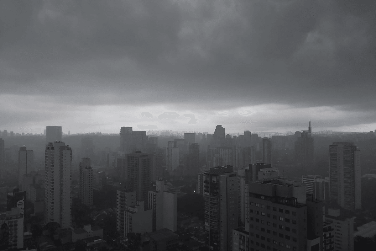 Anoiteceu: cidade de São Paulo está em estado de atenção para alagamentos