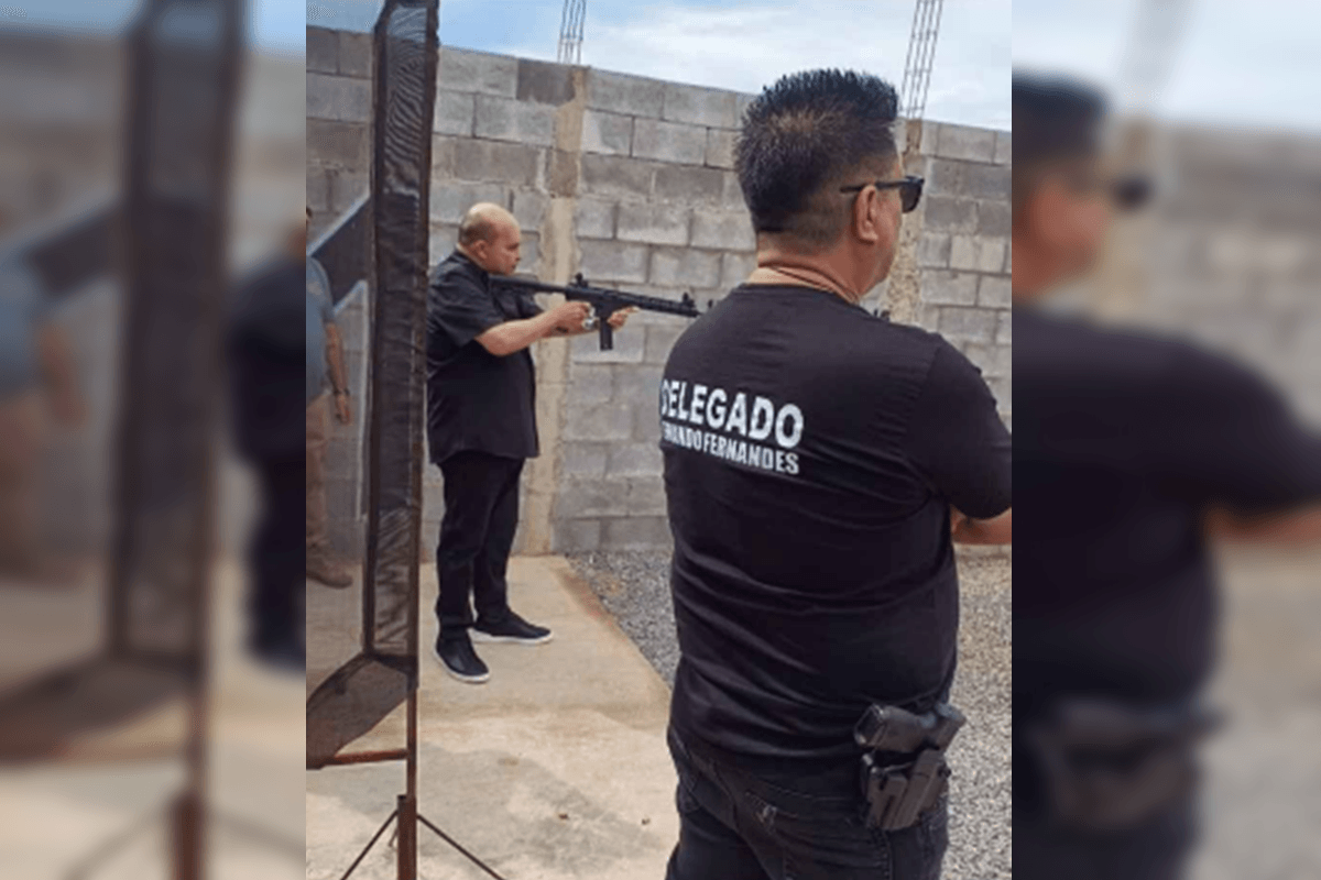 Ibaneis surge com rifle ao lado de delegado: “Acertei o alvo de primeira”