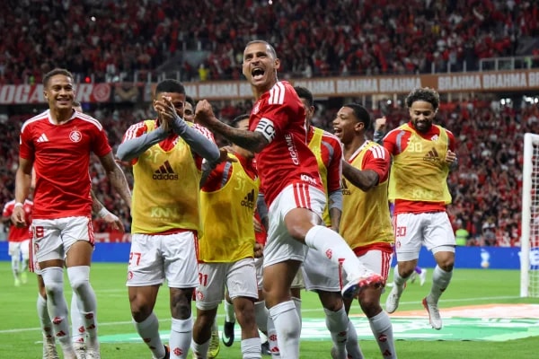 Internacional domina o Corinthians e vence na Copa do Brasil por 2 x 0