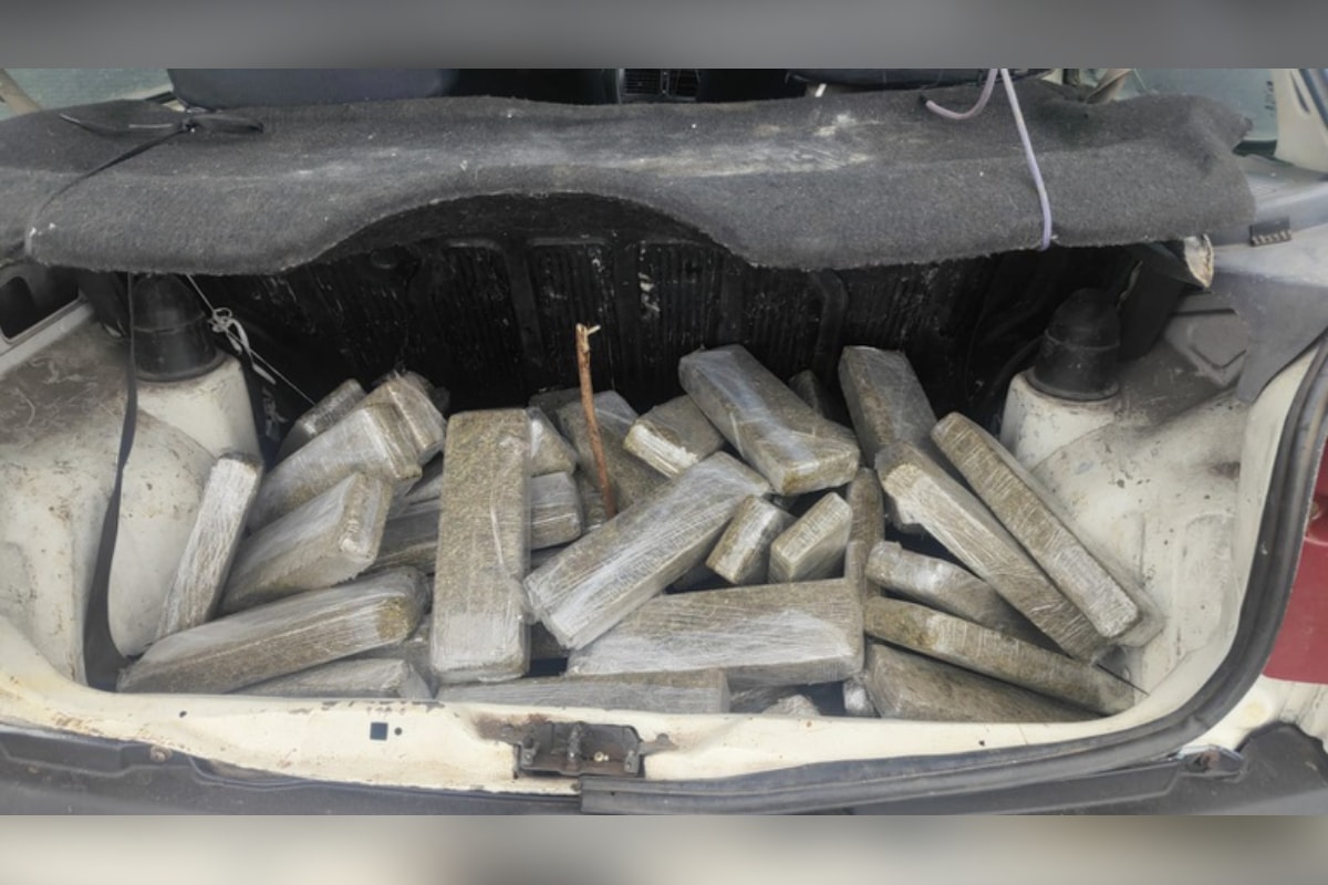 Adolescente é flagrada pela PF com droga escondida em estepe de carro