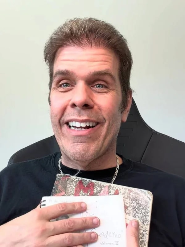 Filhos de Perez Hilton fugiram de casa durante automutilação ao vivo