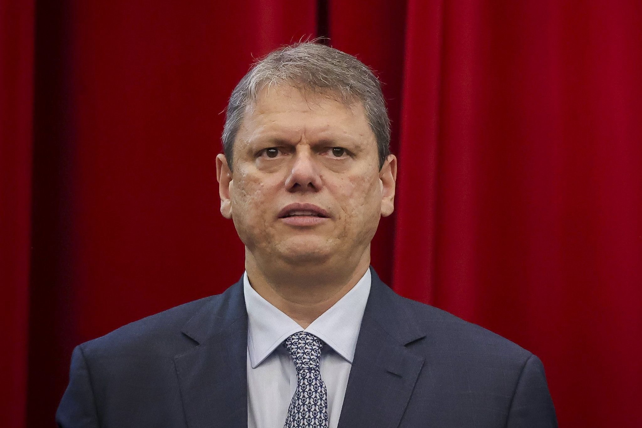 Nikolas nega uso de verba pública em viagem para Copa e fala em “inveja”