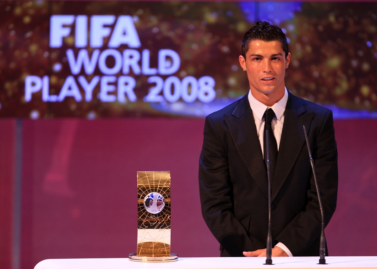 Cristiano Ronaldo é eleito o melhor Bola de Ouro da história