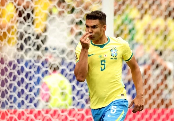 Casemiro mistura "six seven" com "faro de gol" em comemoração