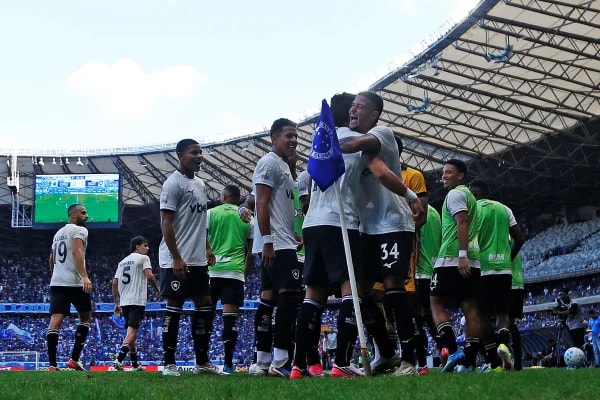 Justino faz gol de cabeça e Botafogo vence Cruzeiro pelo Brasileirão