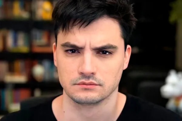 Felipe Neto lamenta ter divulgado bets: "Burro e ganancioso"