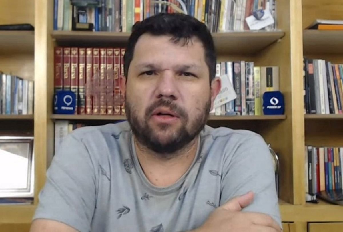 PGR denuncia blogueiro Oswaldo Eustáquio por associação criminosa